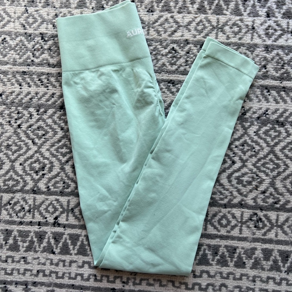 Aurola Pastel Green Leggings - Picture 3 of 8